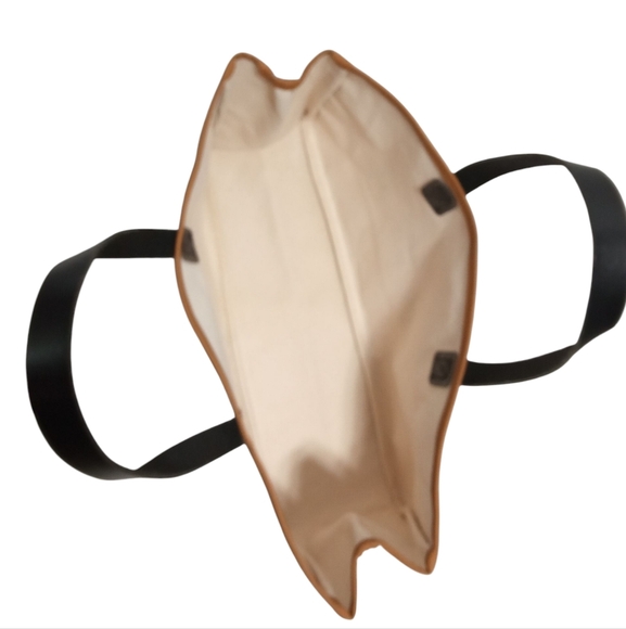 Santa Barbara Cream Black Tote Bag with Getaway Bold Design - Picture 5 of 9